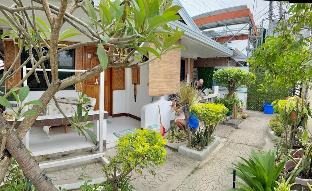Panagsama Holiday Cottage Moalboal Bagian luar foto